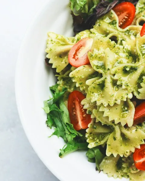 Bow-tie pasta with pesto and cherry tomatoes